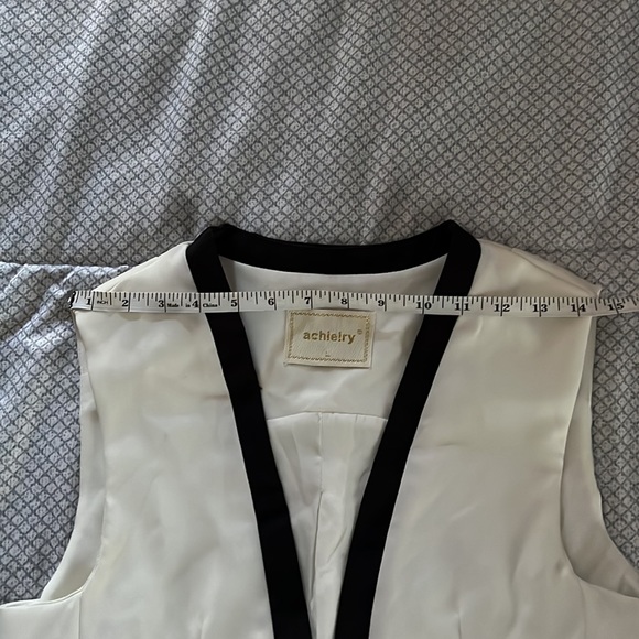 White vest - Picture 4 of 6